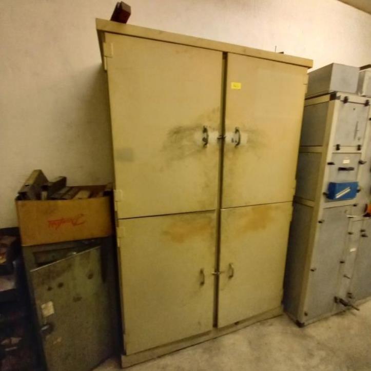 Used Metal tool cabinet 4 doors for Sale (Auction Standard) | NetBid Industrial Auctions
