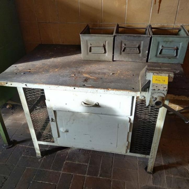 Used Working table with vice for Sale (Auction Premium) | NetBid Industrial Auctions