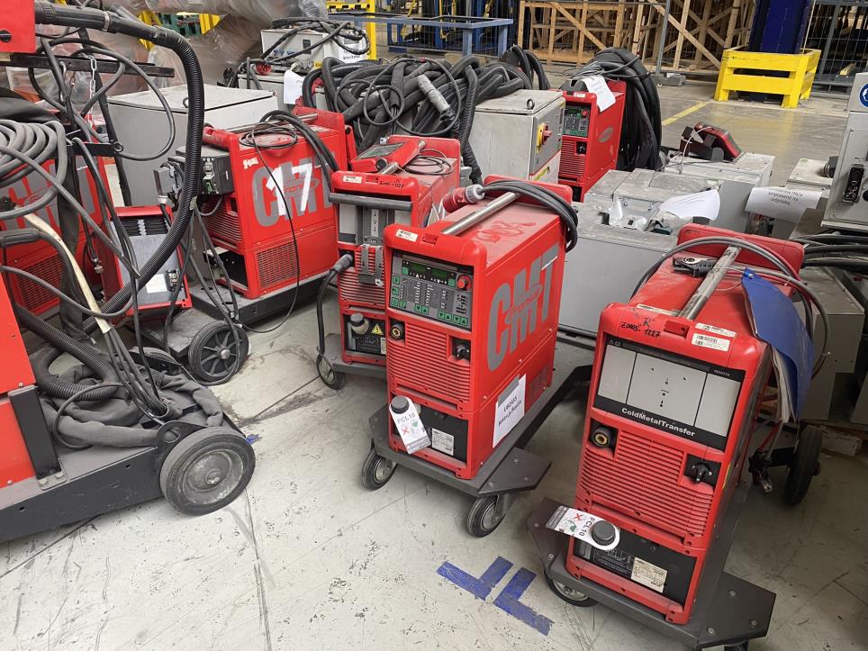 Fronius Paket 1 - Roboter- und Handschweißmaschinen, Schweißgeräte und Drahtvorschubgeräte 21 Stk. gebraucht kaufen (Auction Premium) | NetBid Industrie-Auktionen