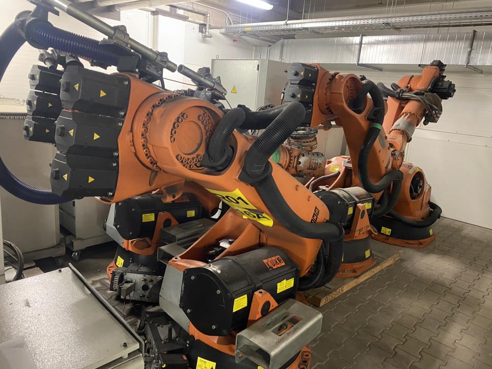 Used KUKA  210 Package of industrial robots KUKA 4 pcs for Sale (Auction Premium) | NetBid Slovenija