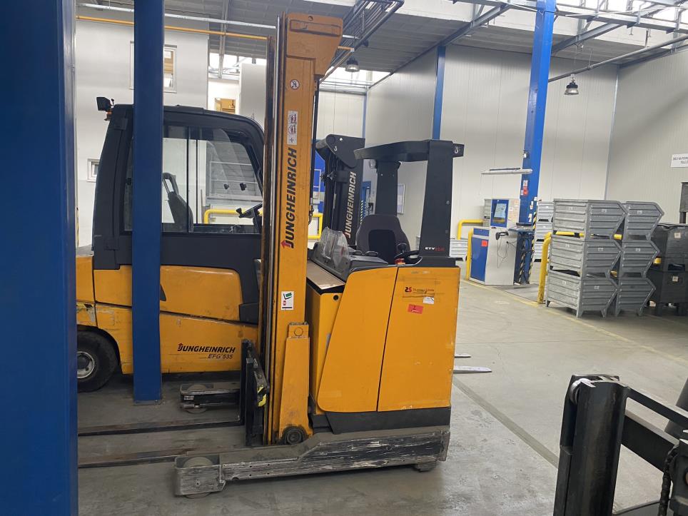 Used Jungheinrich ETV114 Electric Forklift Truck for Sale (Auction Premium) | NetBid Industrial Auctions