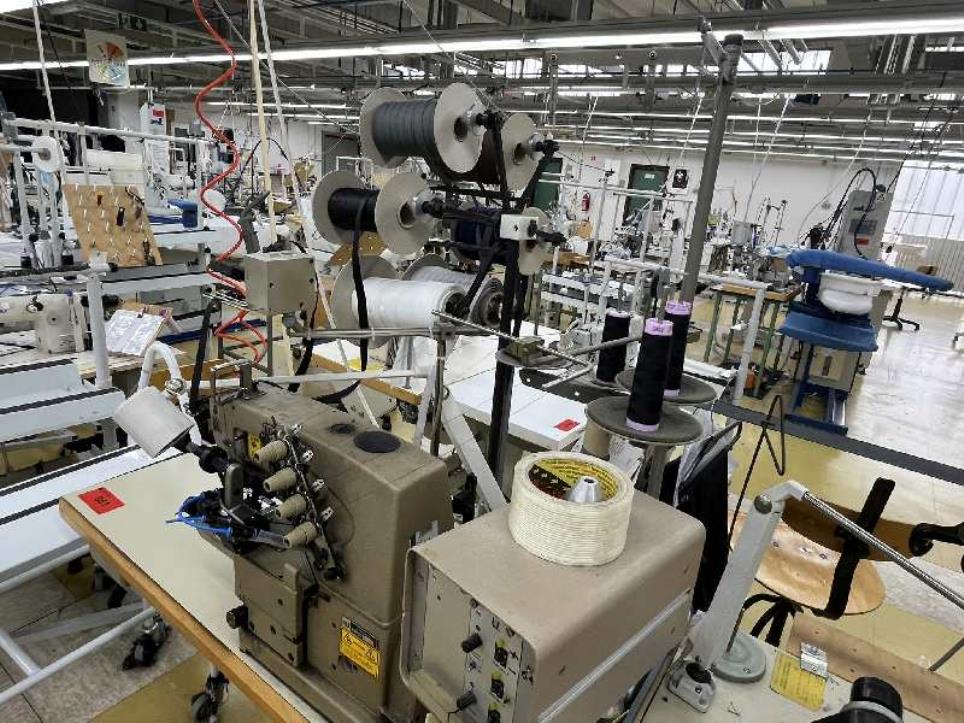 Used Package 1: approx. 206 different sewing machines, ironing machines and other sewing and tailoring accessories. for Sale (Auction Premium) | NetBid Industrial Auctions