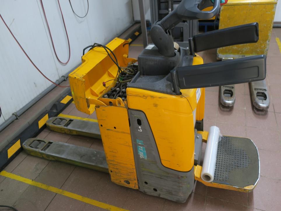 JUNGHEINRICH ERE 120  Electric pallet truck 