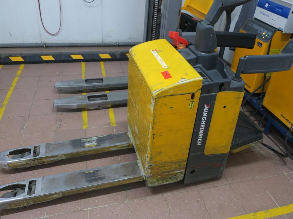 JUNGHEINRICH ERE 120  Electric pallet truck 